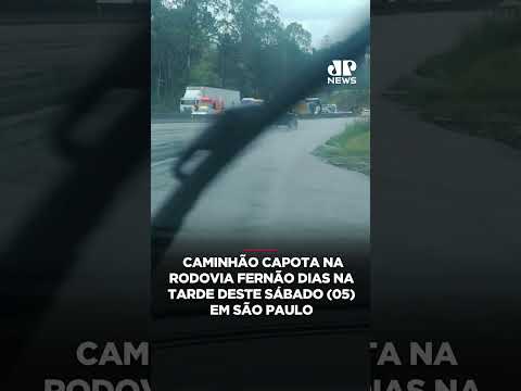 Caminhão capota na Rodovia Fernão Dias na tarde deste sábado (05) em São Paulo #shorts