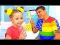 Nastya e papai estão preparando macarrão colorido Nastya e papai estão preparando macarrão colorido