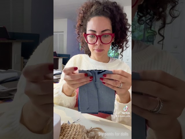 Vídeo relacionado con Conjunto de Ropa para Muñecas 17cm, Rosa Lazo Pijama de Muñeca con Antifaz Bonito y Suave Accesorio Peluche para Coleccionistas Aficionados Decoración y Exhibición