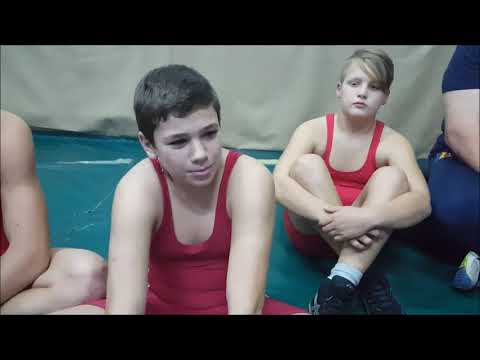 Antrenorul Simon Ladislau Jr  și luptătorii săi de la Clubul Sportiv Muresul