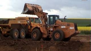 preview picture of video 'LGV Est Lot 34a; Case 921B Loading Volvo A40D, Pont-à-Mousson - Tragny, France, 2004.'