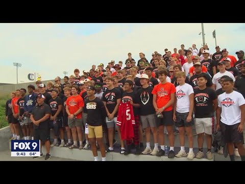 49ers QB Trey Lance meets with Marshall HS football team at Vikings scrimmage