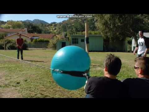 Jackass 3, Exercise Ball Slingshot