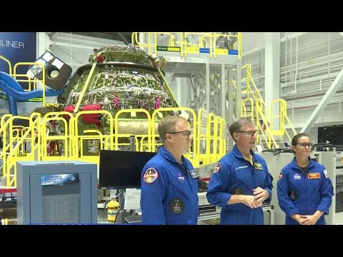 NASA astronauts tour Boeing facility at KSC