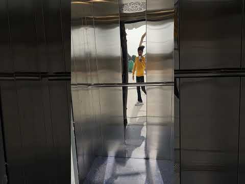 Elgi manual door hospital elevator