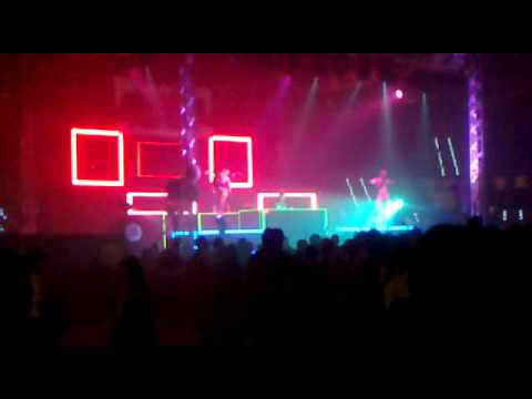 TAITO TIKARO Y VANESA KLEIN EN PLAZA DE TOROS VILLENA. 6/05/11(MATINÉE WORLD TOUR)