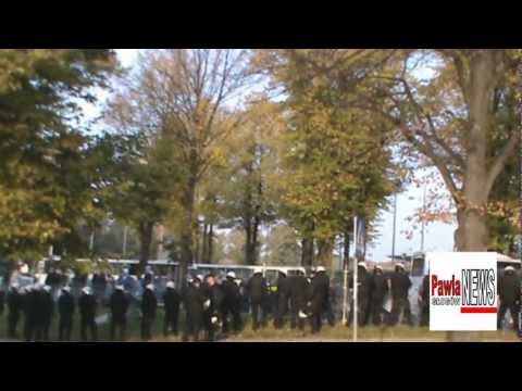 GŁOGÓW: ZABEZPIECZNIE MECZU: CHROBRY GŁOGÓW - GÓRNI0K WAŁBRZYCH ul. Wita Stwosza 23.10.2011r