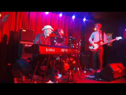 Dom Pipkin's Ikos Trio - Everytime I hear The Mellow Saxophone