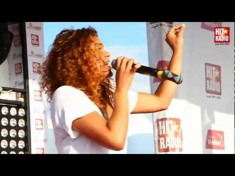 Mona Roukachi live sur le podium HIT RADIO au Grand Prix de Marrakech 2012
