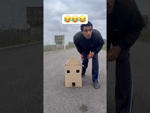 فاش كيتفرجو ولاد ختي 😂