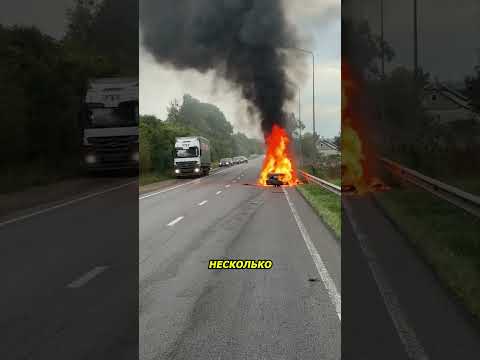 Mercedes загорелся на скорости 300 км/ч