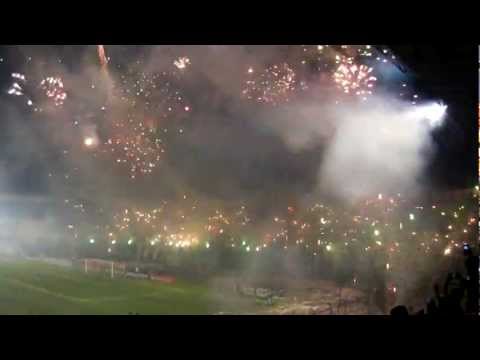 "recibimiento 9/08/12 ORIENTE PETROLERO" Barra: Los de Siempre &bull; Club: Oriente Petrolero &bull; País: Bolívia