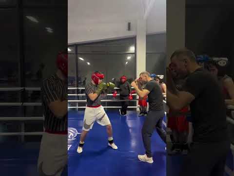 Counter strike with a shift from the line of attack 🥊 #boxing #boxingtraining #shorts