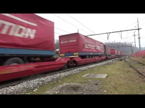 E 189 DB CARGO incrocia doppia di ETR 610 a Carimate 11 2 2017