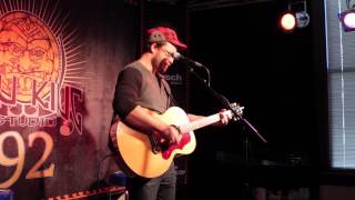 Amos Lee - &quot;Chill In The Air&quot; (Live In Sun King Studio 92 Powered By Klipsch Audio)
