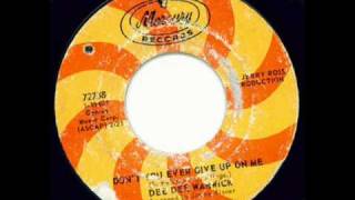 Dee Dee Warwick - Don't you ever give up on me.wmv