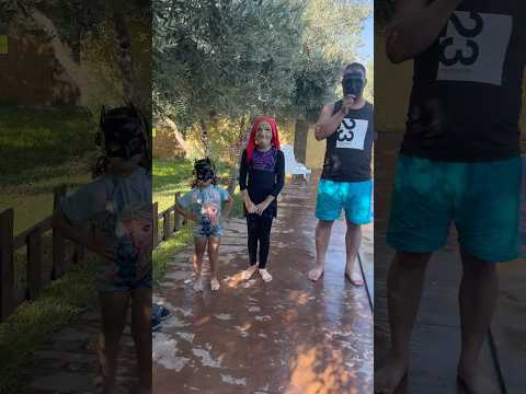 أشكال غريبة بمسبح البيت!!