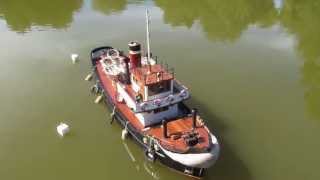 preview picture of video 'Bateau vapeur / Tugboat / Dampfboot : Saint-Paul 2013 - Péripétie pour le remorqueur RC Muimota'
