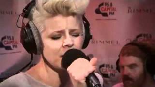 Robyn - Dancing On My Own (live At The Rimmel Room)