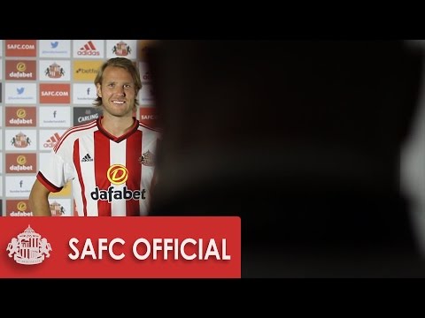 Behind The Scenes: Ola Toivonen signs