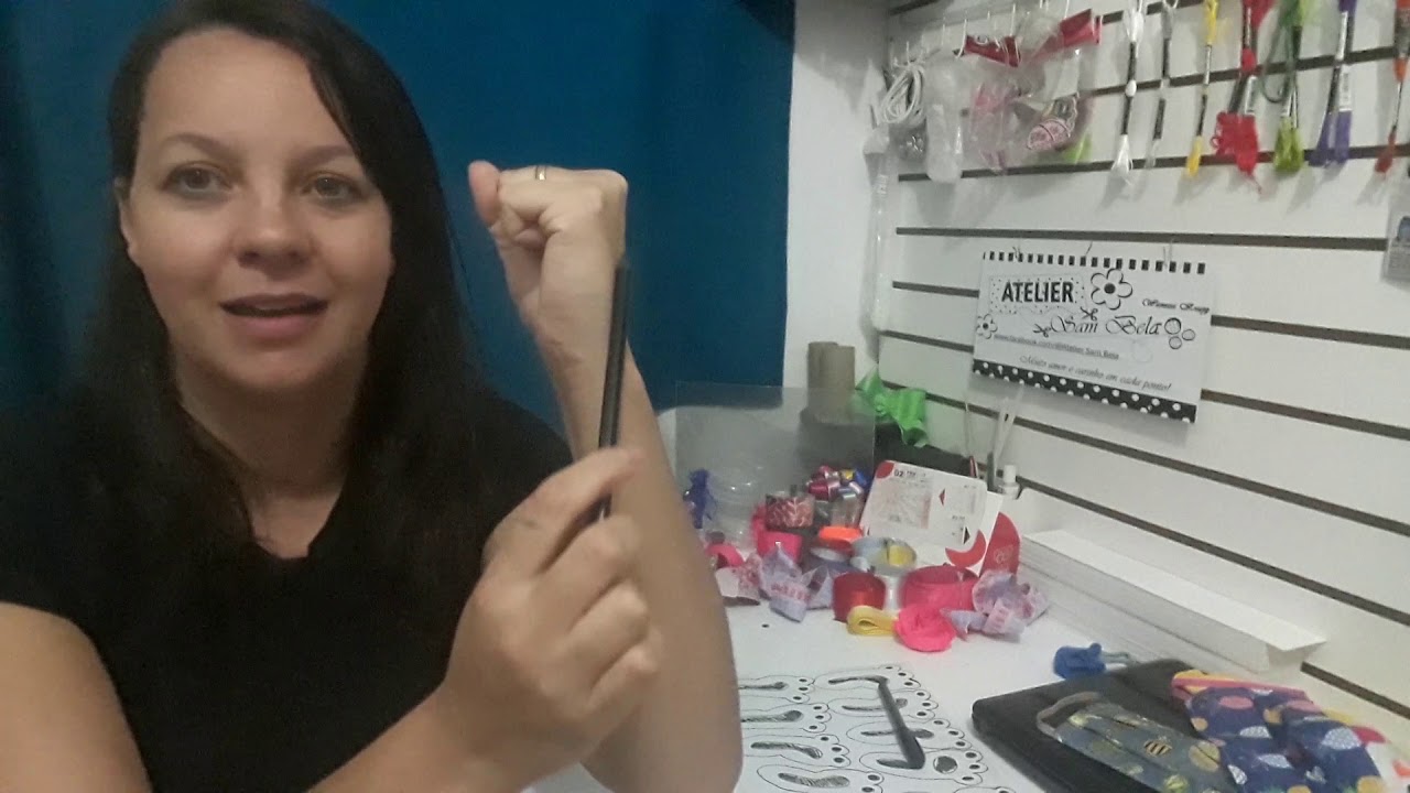 Watch Now Patinhas de coelho vamos brincar de desenhar Patinhas de coelho vamos brincar de desenhar