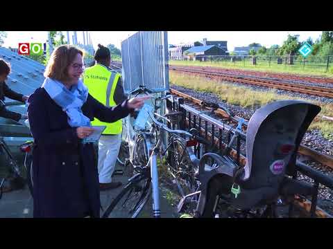 Oldambt handhaaft op foutparkeren (brom)fietsen en fietswrakken. - RTV GO! Omroep Gemeente Oldambt