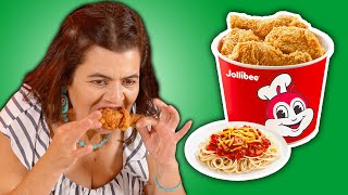 Mexican Moms Try JOLLIBEE
