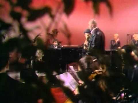 Maja Odzaklievska i Ogi Radivojevic - Druge se pesme cuju