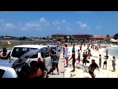 KLM blows away everything at Maho Beach at takeoff