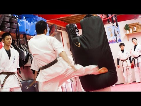 スーパーダミーミット10,000回キックチャレンジ[BODYMAKER]