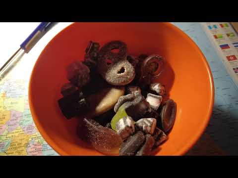 MongoTV_9076 - Spiser Sidste Bland-Selv Slik i Pose i En Lille Skål Torsdag Midnat