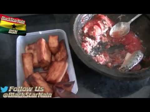 Bayerɛ Akyeɛ ne Mako Abommu (Fried Yam and Pepper sauce)