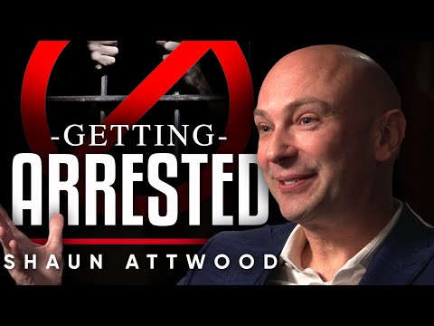 逮捕されるのはどんな感じだ？ショーン・アットウッド、SWATチームにドアを壊された日について語る