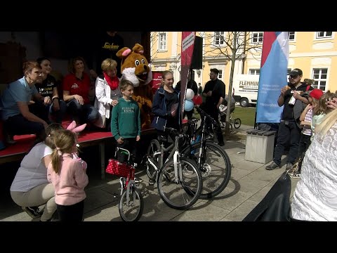Bei strahlendem Sonnenschein wurden die goldenen Eier gesucht