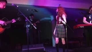 Janet Devlin - Friday I'm in Love (Live in Worthing 1/12/16)