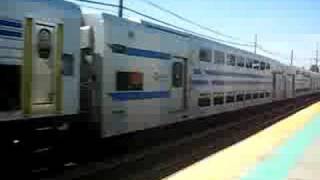 preview picture of video 'LIRR Double Decker #505 at New Hyde Park Station'