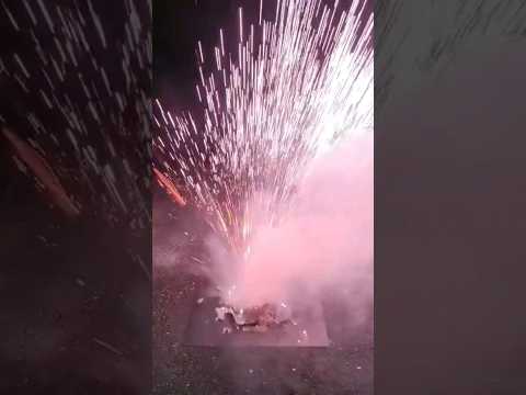 Reacción del litio con el agua.