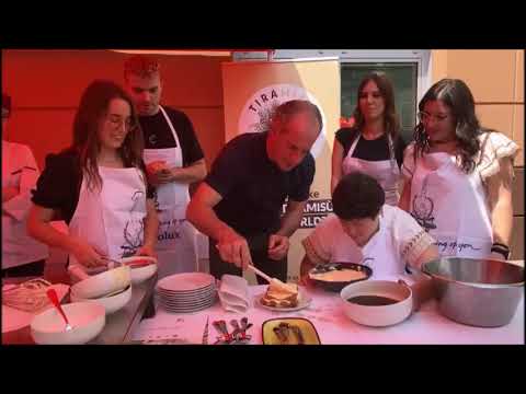 Luca Zaia "mastro pasticcere" prepara un tiramisù a tre piani e fa da sous chef all'influencer