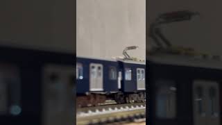紺色9000系 通過
