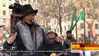 Mary J. Blige - We Ride (Live @ Rockefeller Plaza NY. 12/15/2006) HDTV