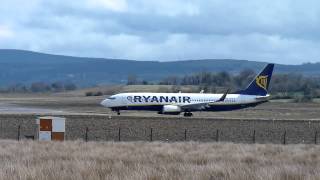 preview picture of video 'Ryanair Boeing 737 taking off from Kerry Airport'