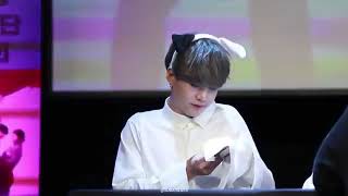 Download lagu Suga fansign cute moments mp3 Download lagu Suga fansign cute moments mp3