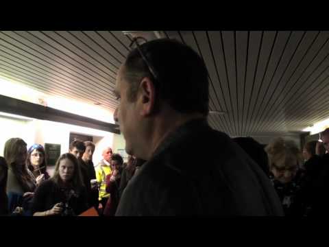 Gilad Atzmon facing picketers in Exeter University