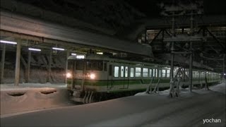 preview picture of video '【豪雪地帯】国鉄型 １１５系４両編成(新潟２次色)発車 Heavy snow&Train'