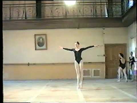 Vaganova Ballet Academy, 7th year students, 1998. Big jumps.