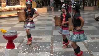 preview picture of video 'Dancers at Wat Doi Suthep'