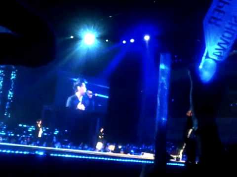 SS4 INA [CUT] Siwon and Donghae were hugging each other.