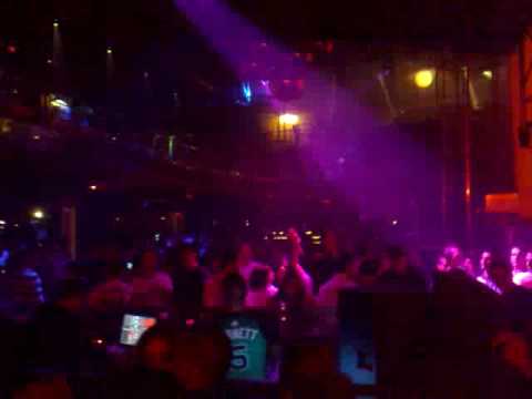 BUYO EN  TITOS IN CON EL SUPER DJ CARLOS GALLARDO IN SESSION