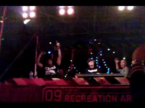 Dj chuckie & headhunterz  @t Q base