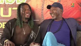 L’artiste musicien burkinabè Zêdess procède à la dédicace de son album baptisé « Debout »